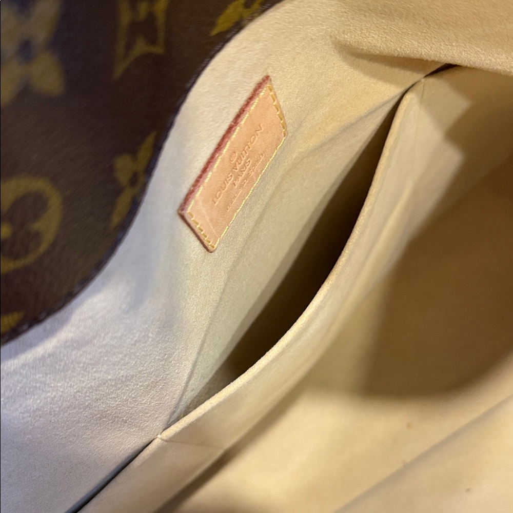 Louis Vuitton Monogram Canvas Detail - Brown with Gold Hardware - Picture 14 of 16